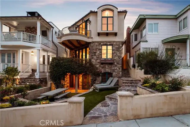 221 3rd, Manhattan Beach, CA 90266 - #2