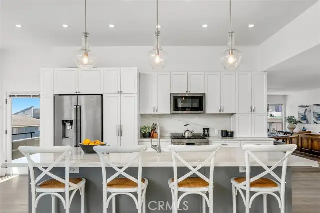 647 1st Place, Hermosa Beach, CA 90254 - #2