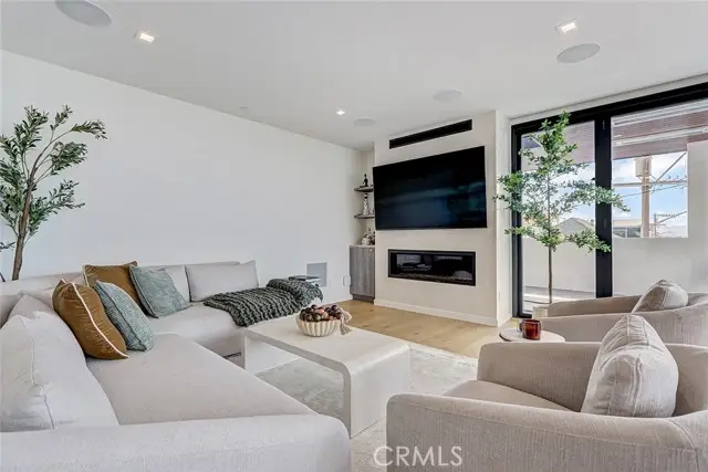218 14th Street, Manhattan Beach, CA 90266 - #3