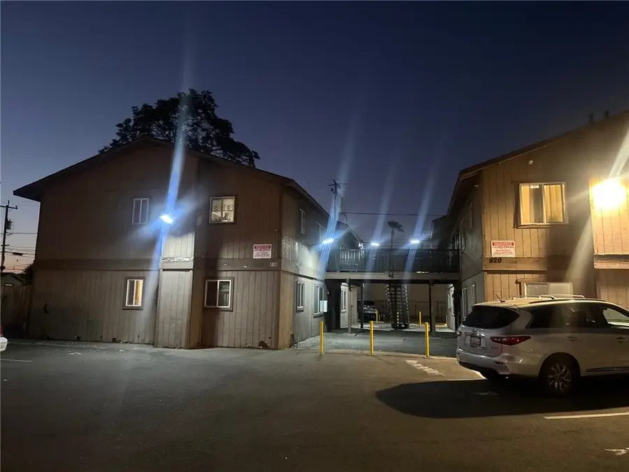 816 East 19th Street, Bakersfield, CA 93305 - #3