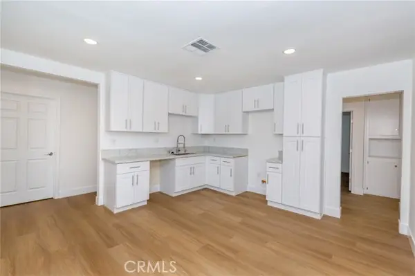 22016 Schoolcraft Street, Canoga Park, CA 91303