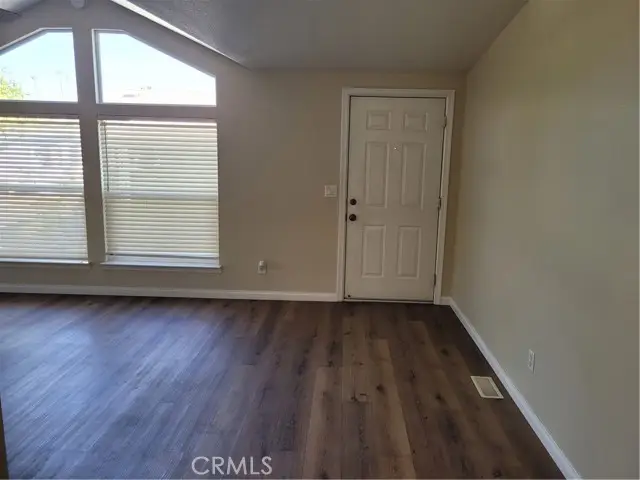 195 Tierra Rejada Rd  #1, Simi Valley, CA 93065 - Image #2