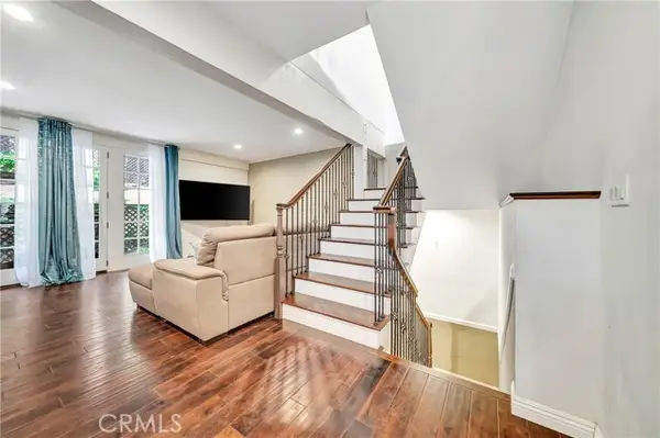 24420 Victory  #5, Woodland Hills, CA 91367