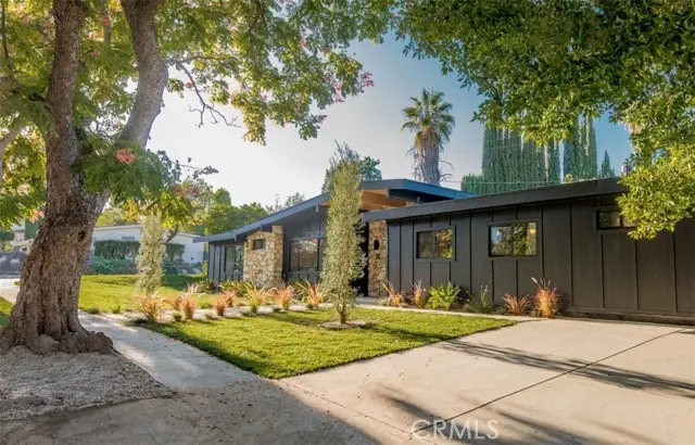 23623 Ladrillo, Woodland Hills, CA 91367 - Image #2