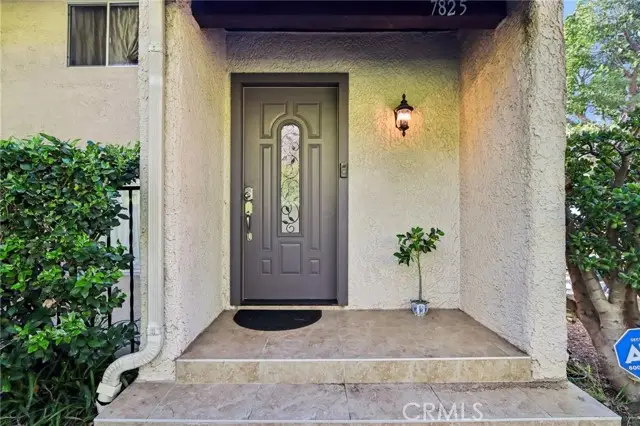 7825 Via Cassano, Burbank, CA 91504 - Image #2