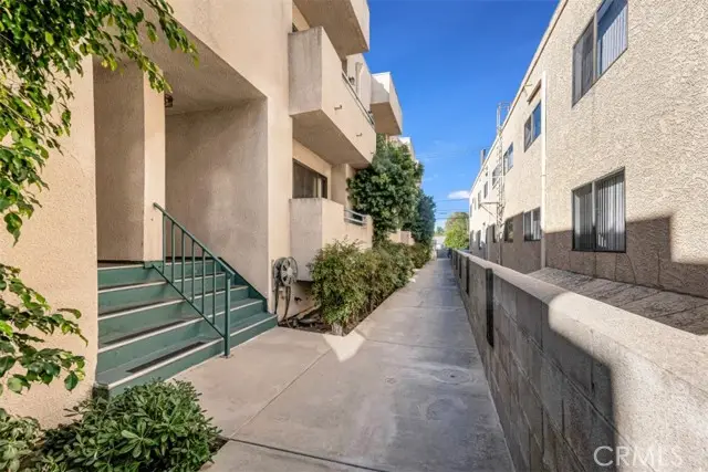17221 Chatsworth Street  #104, Granada Hills, CA 91344 - Image #2