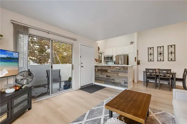 24474 Valle Del Oro  #201, Newhall, CA 91321 - Image #3