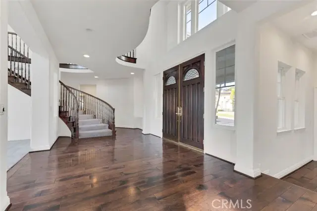 20212 Via Medici, Porter Ranch, CA 91326 - Image #2