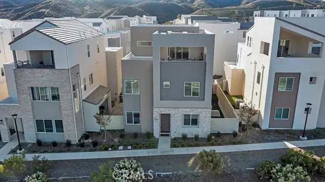 27144 Skyland Way, Valencia, CA 91381 - Image #2