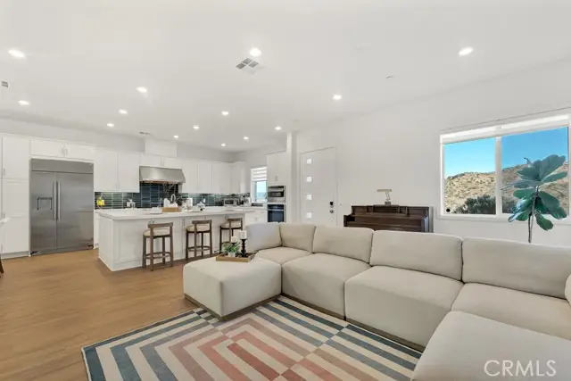 27144 Skyland Way, Valencia, CA 91381 - Image #3