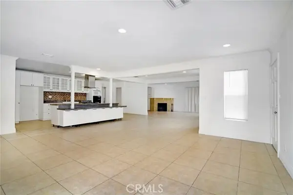 19324 Victory Boulevard, Reseda, CA 91335