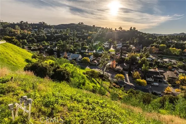 35 TORREON Drive, Woodland Hills, CA 91364