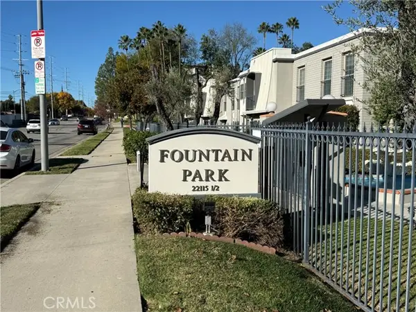 22049 Oxnard, Woodland Hills, CA 91367