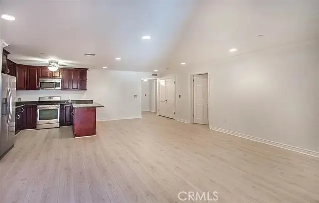 5264 Satsuma Avenue  #9, North Hollywood, CA 91601 - Image #2