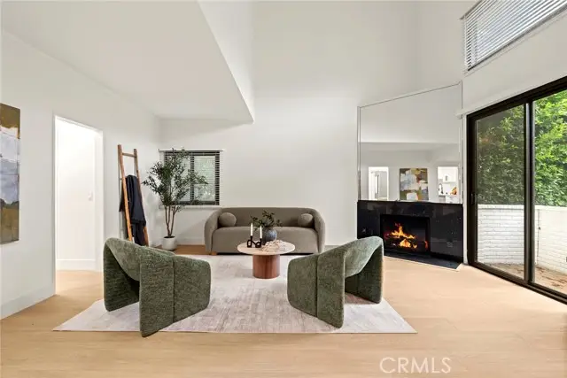 6540 Hayvenhurst  #15, Van Nuys, CA 91406 - Image #2