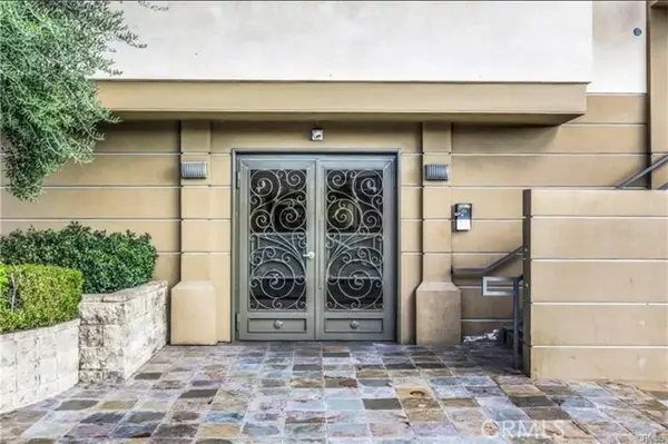 6800 Corbin Avenue  #308, Reseda, CA 91335