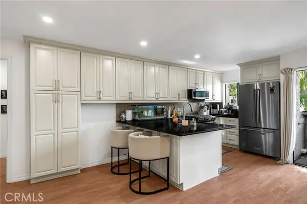 18530 Hatteras Street  #213, Tarzana, CA 91356