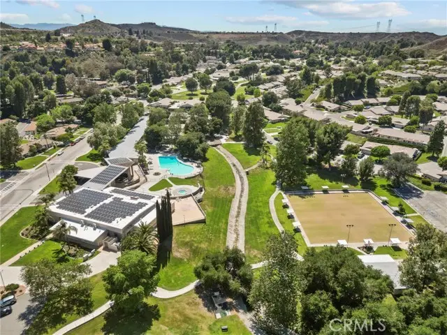 19122 Avenue Of The Oaks  #A, Newhall, CA 91321 - Image #2