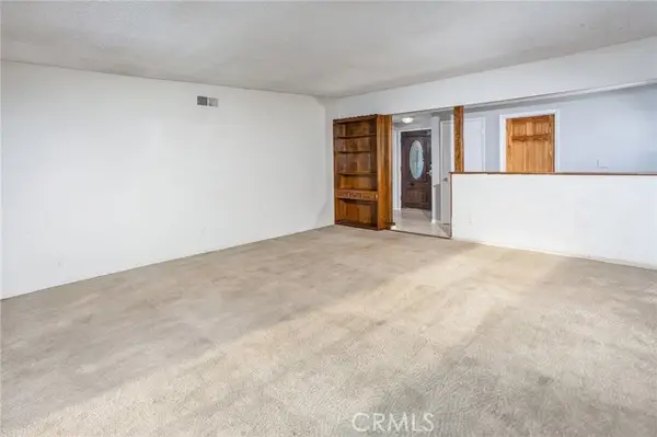 7915 Owensmouth Avenue, Canoga Park, CA 91304