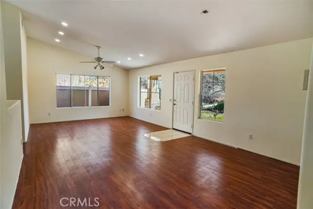 19711 Skyview Court, Canyon Country, CA 91351 - Image #3