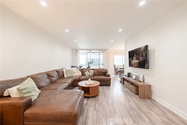 4637 Willis  #110, Sherman Oaks, CA 91403 - Image #2