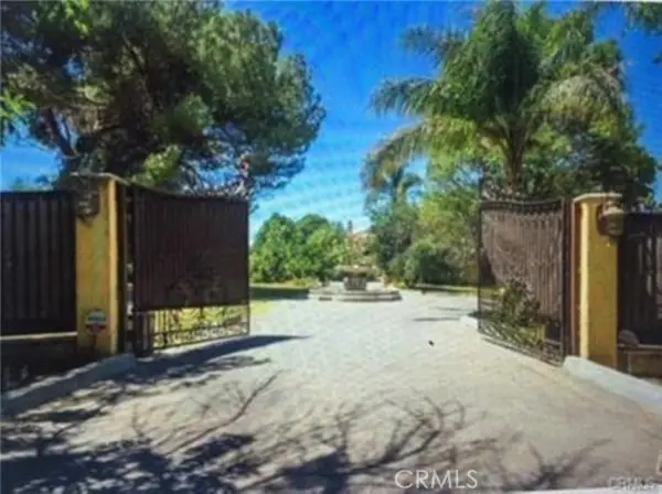 5717 MELVIN Avenue, Tarzana, CA 91356