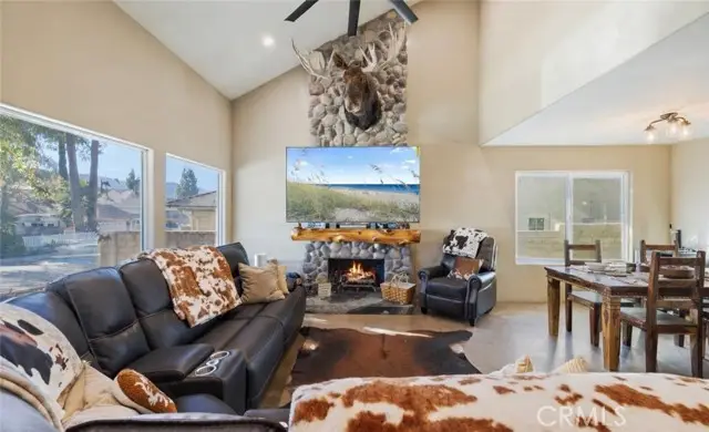28975 Lotusgarden Dr, Canyon Country, CA 91387 - #3