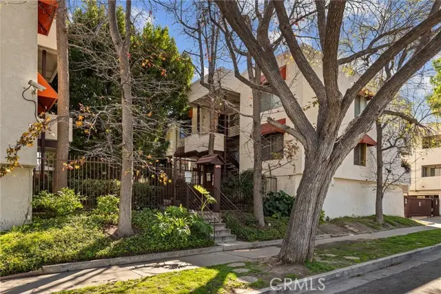 5652 Yolanda Avenue  #7, Tarzana, CA 91356 - #2