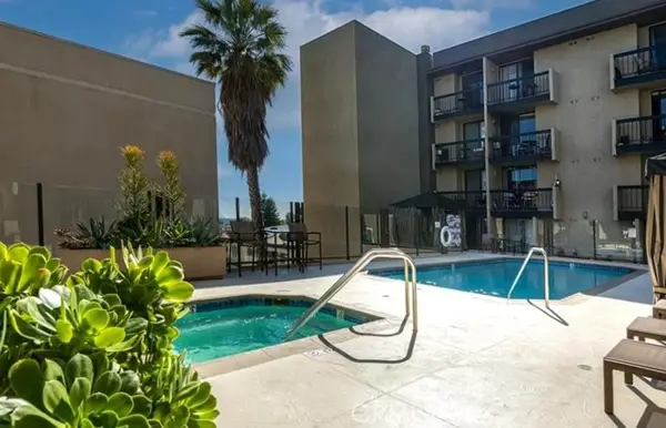 7320 Hawthorn Avenue, Los Angeles, CA 90046