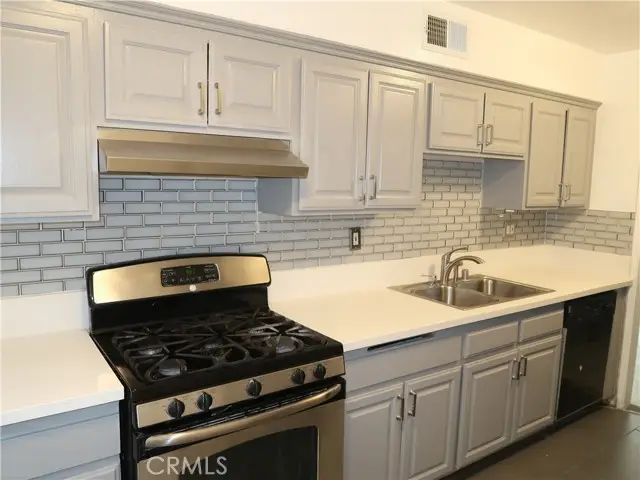 8105 Canby  #4, Reseda, CA 91335 - #3