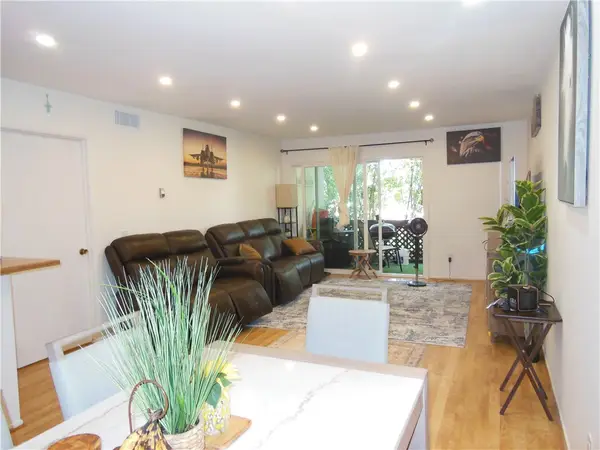 23515 Lyons Avenue  #116, Valencia, CA 91355