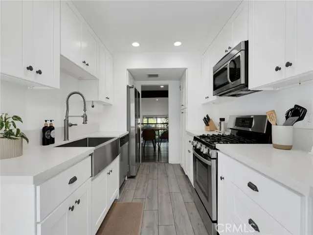 11806 Moorpark  #C, Studio City, CA 91604 - #3