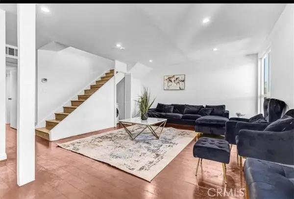 6155 Reseda Blvd  #4, Tarzana, CA 91335