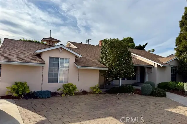 5517 Woodman Ave., Sherman Oaks, CA 91401 - #2