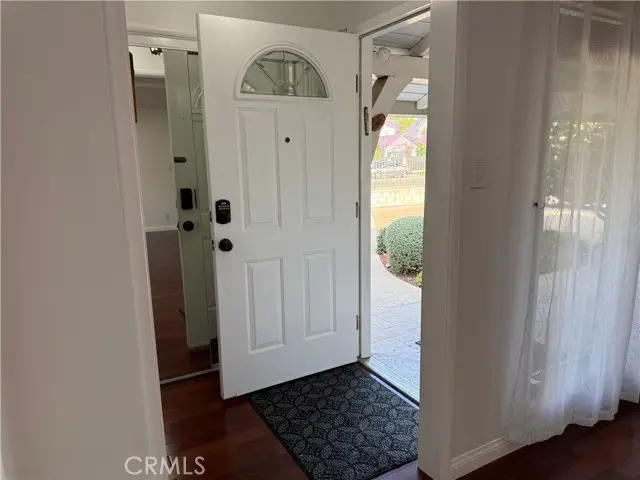 5517 Woodman Ave., Sherman Oaks, CA 91401 - #3