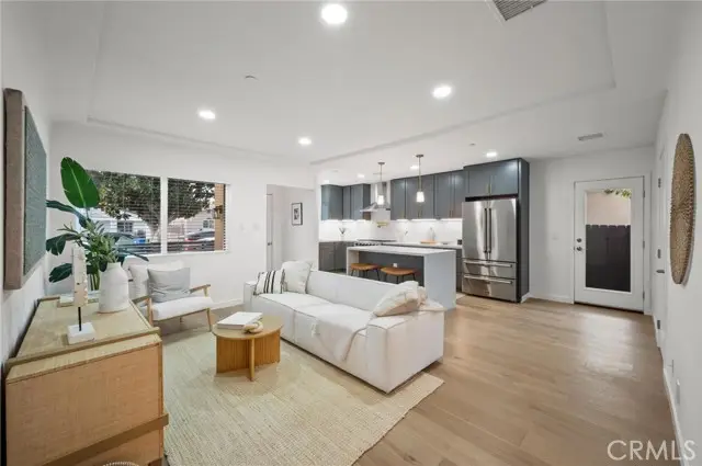 14328 Emelita Street, Sherman Oaks, CA 91401 - #3