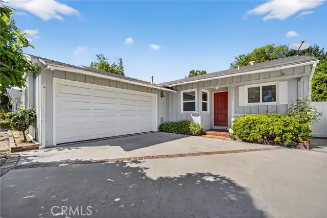 22647 Clarendon St, Woodland Hills, CA 91367 - #2