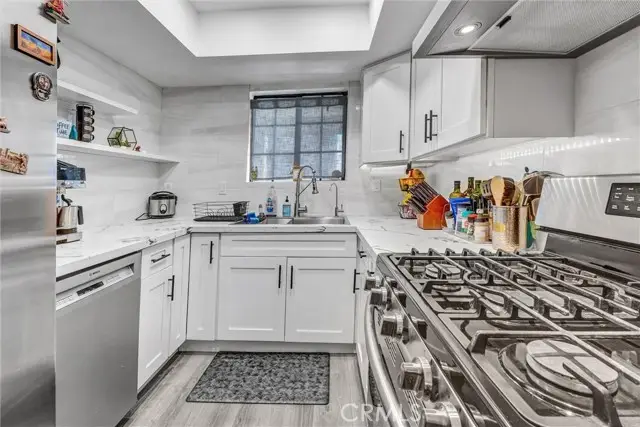 6545 Reseda Boulevard  #6, Reseda, CA 91335 - #2