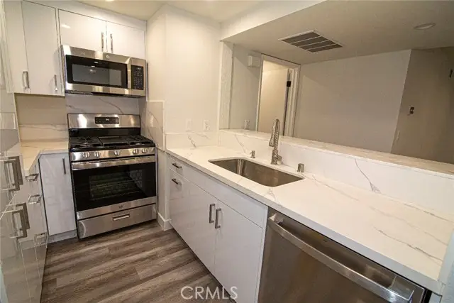 6275 Canoga Avenue  #73, Woodland Hills, CA 91367 - #3