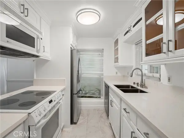 18411 Hatteras Street  #138, Tarzana, CA 91356