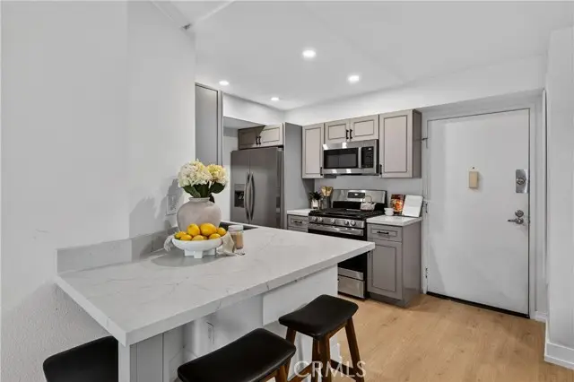 5550 Owensmouth  #123, Woodland Hills, CA 91367 - #2