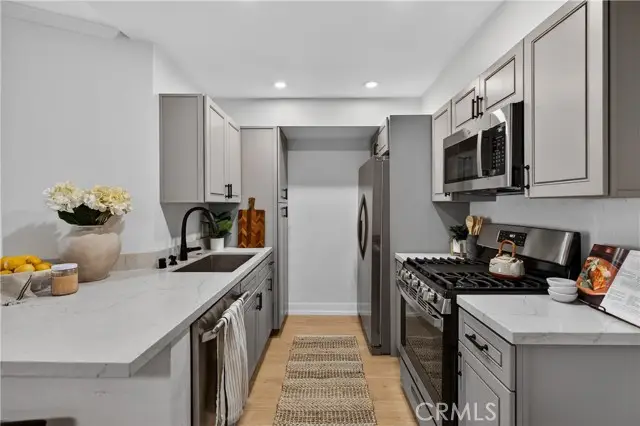 5550 Owensmouth  #123, Woodland Hills, CA 91367 - #3