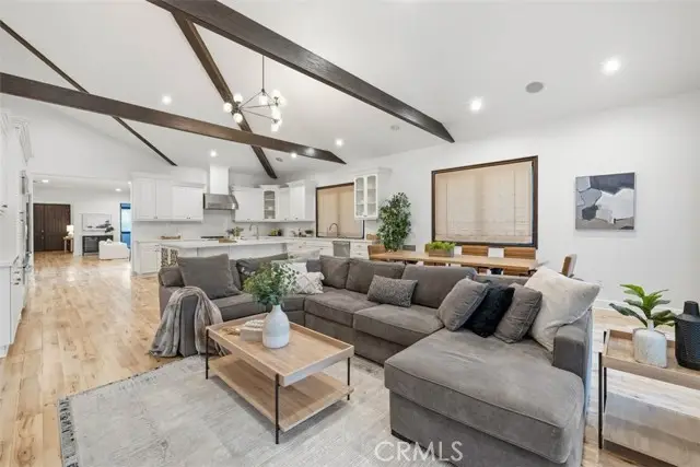 22953 Oxnard Street, Woodland Hills, CA 91367 - #1