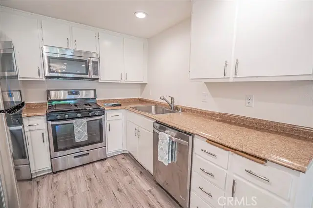 1342 Hillcrest  #17, Thousand Oaks, CA 91362 - #3