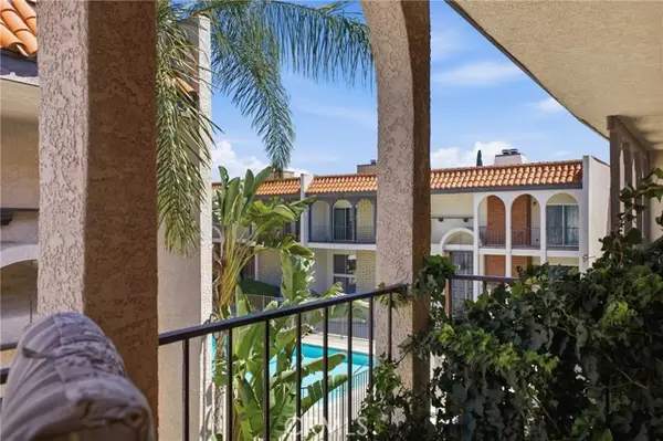 5477 Nestle Avenue  #11, Tarzana, CA 91356