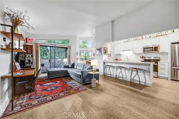 5805 Whitsett Avenue  #201, Valley Village, CA 91607