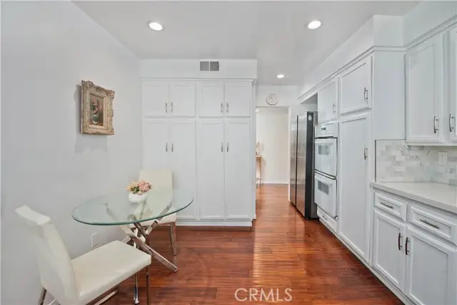 14521 Benefit  #207, Sherman Oaks, CA 91403 - #3