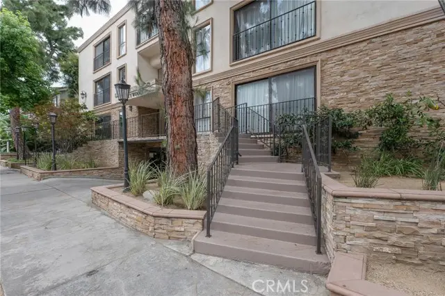 15344 Weddington Street  #102, Sherman Oaks, CA 91411 - #3