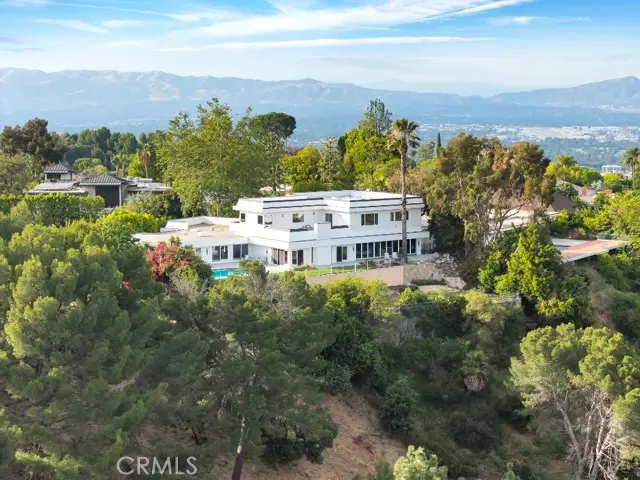 2906 Elvido Drive, Los Angeles, CA 90049 - #2