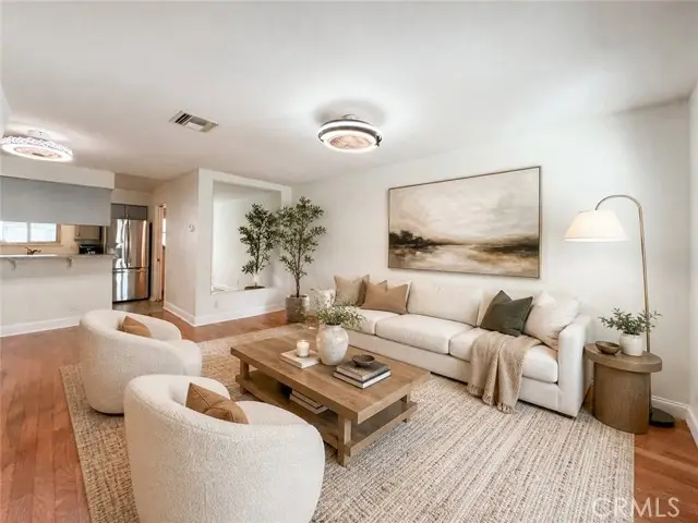 22131 Oxnard Street  #A, Woodland Hills, CA 91367 - #1